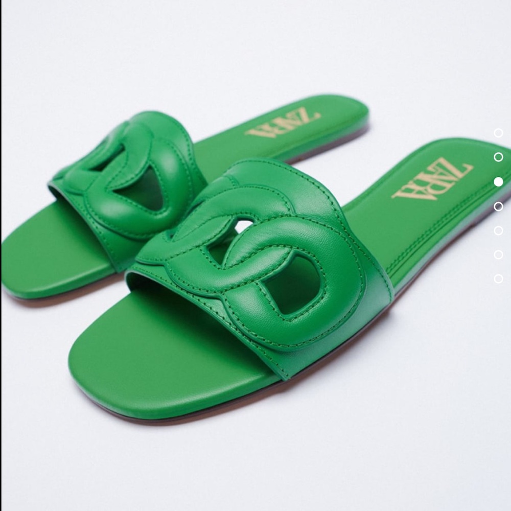 NWT 🌟 Zara Raised Detail Leather Slides